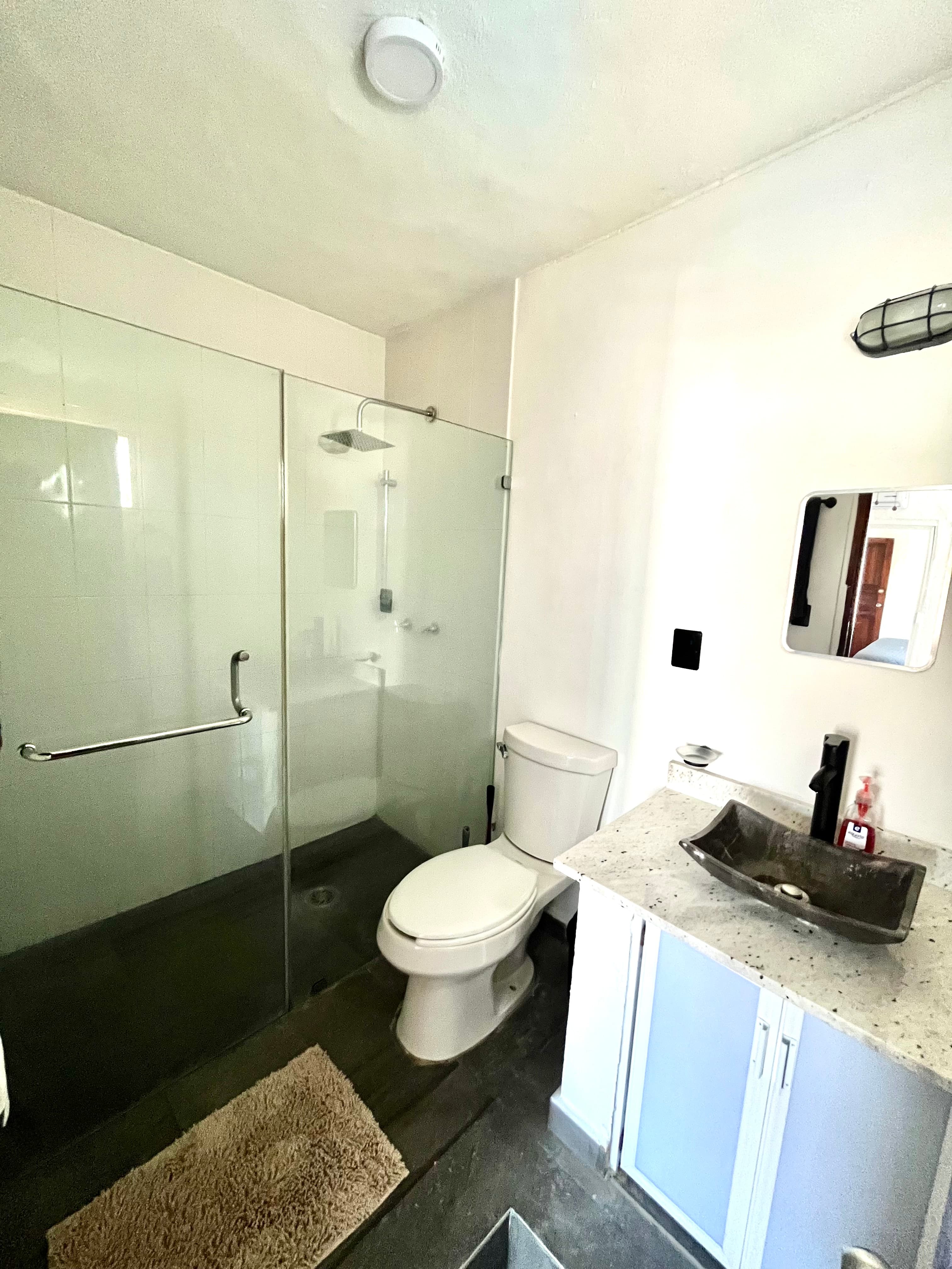 Second full bathroom at Mangos with shower at Mangos