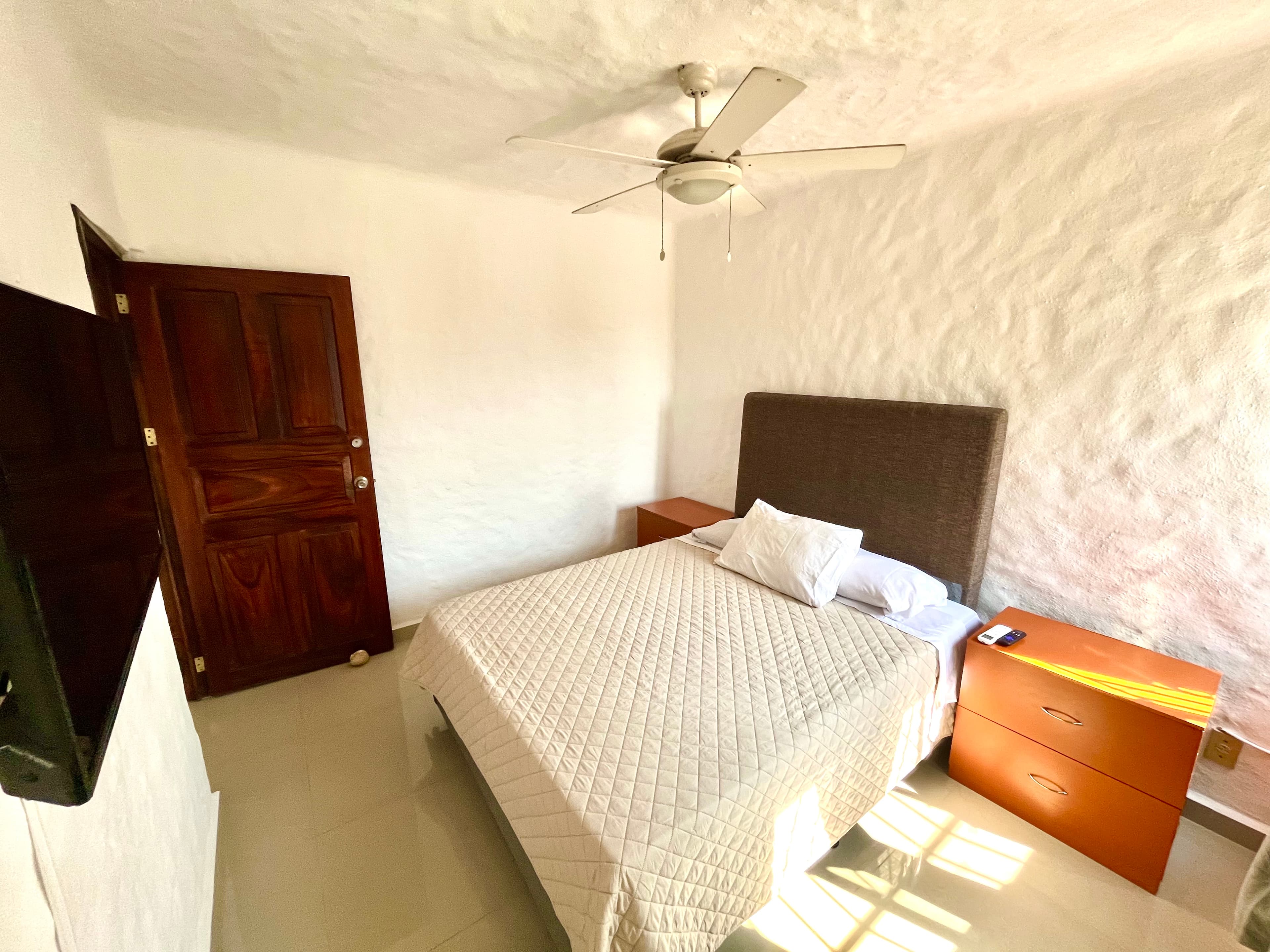 Secondary bedroom 2 with Queen bed at Mangos