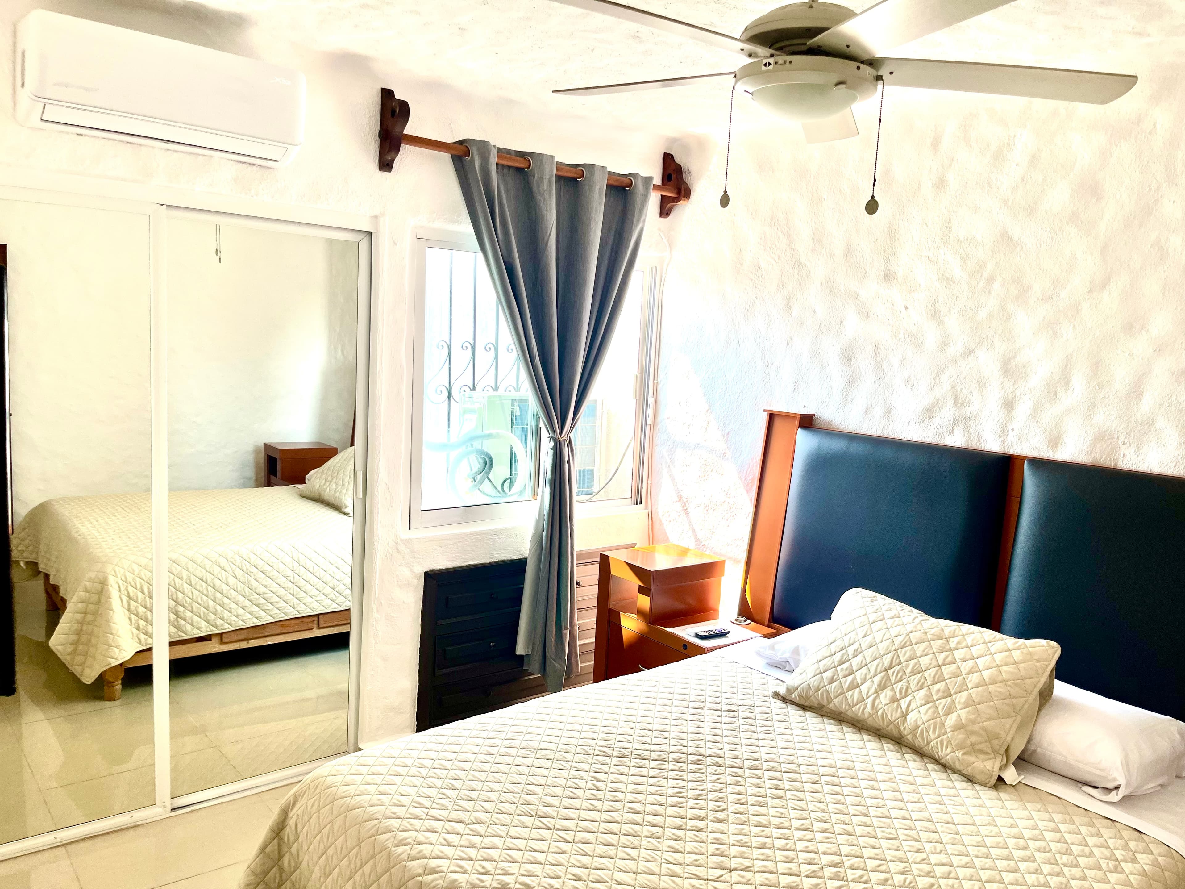 Secondary bedroom 1 with Queen bed at Mangos
