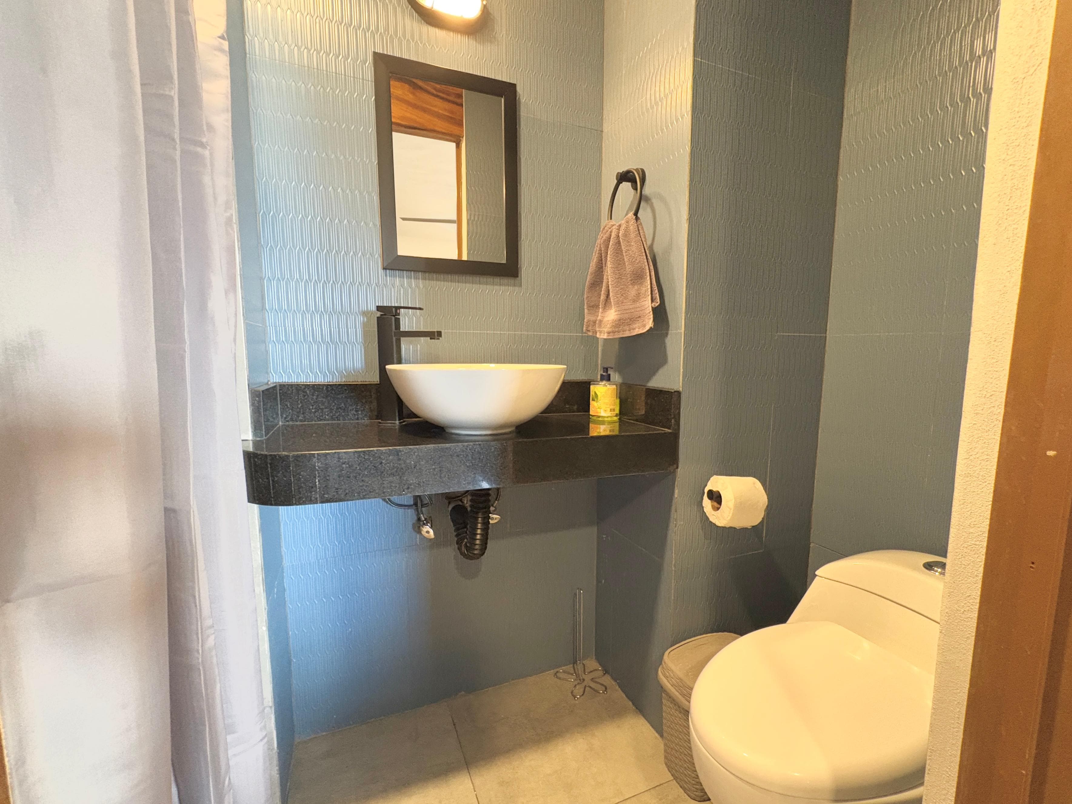 Bathroom at Versalles 828