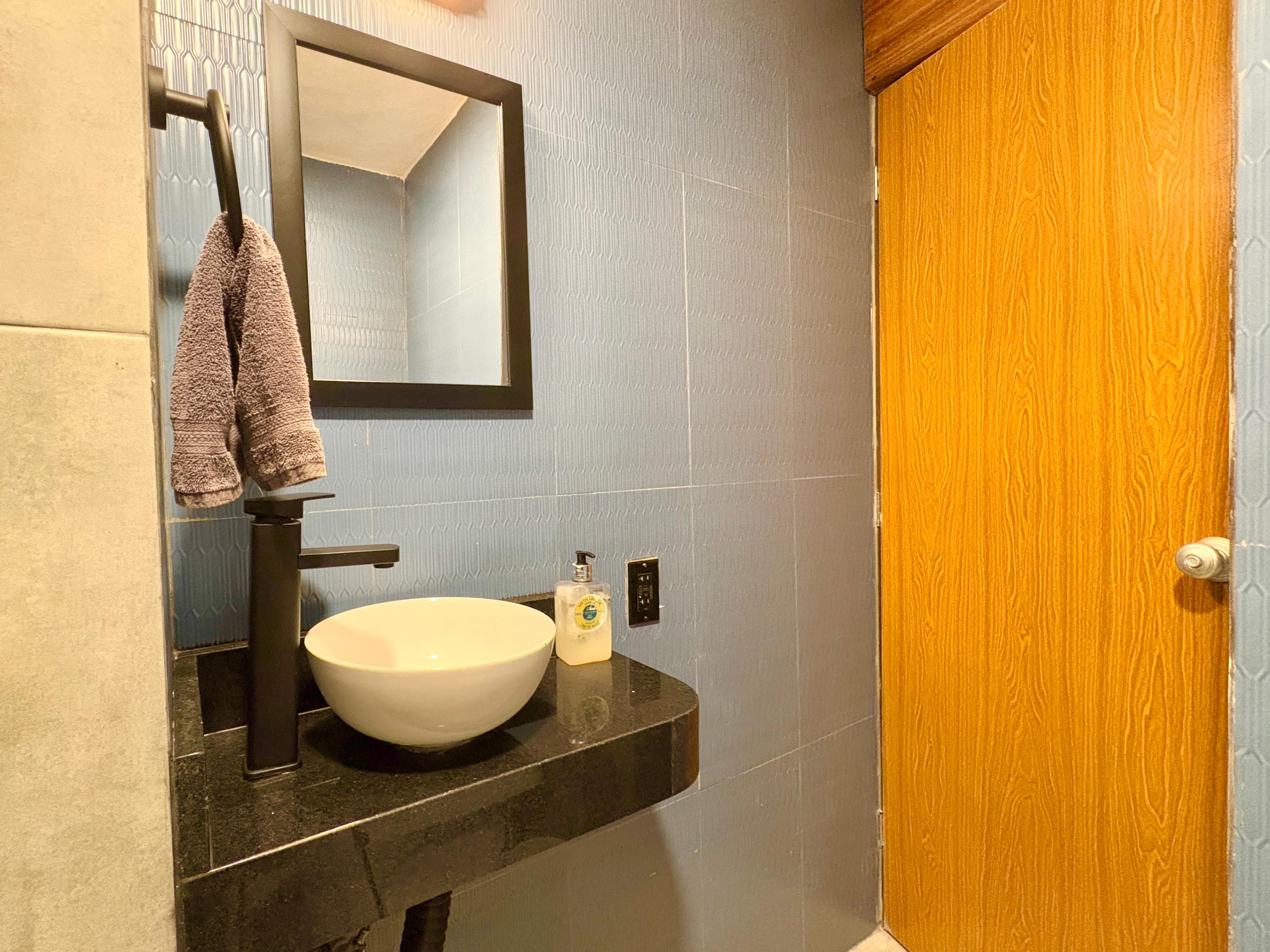 Second bathroom view at Versalles 828