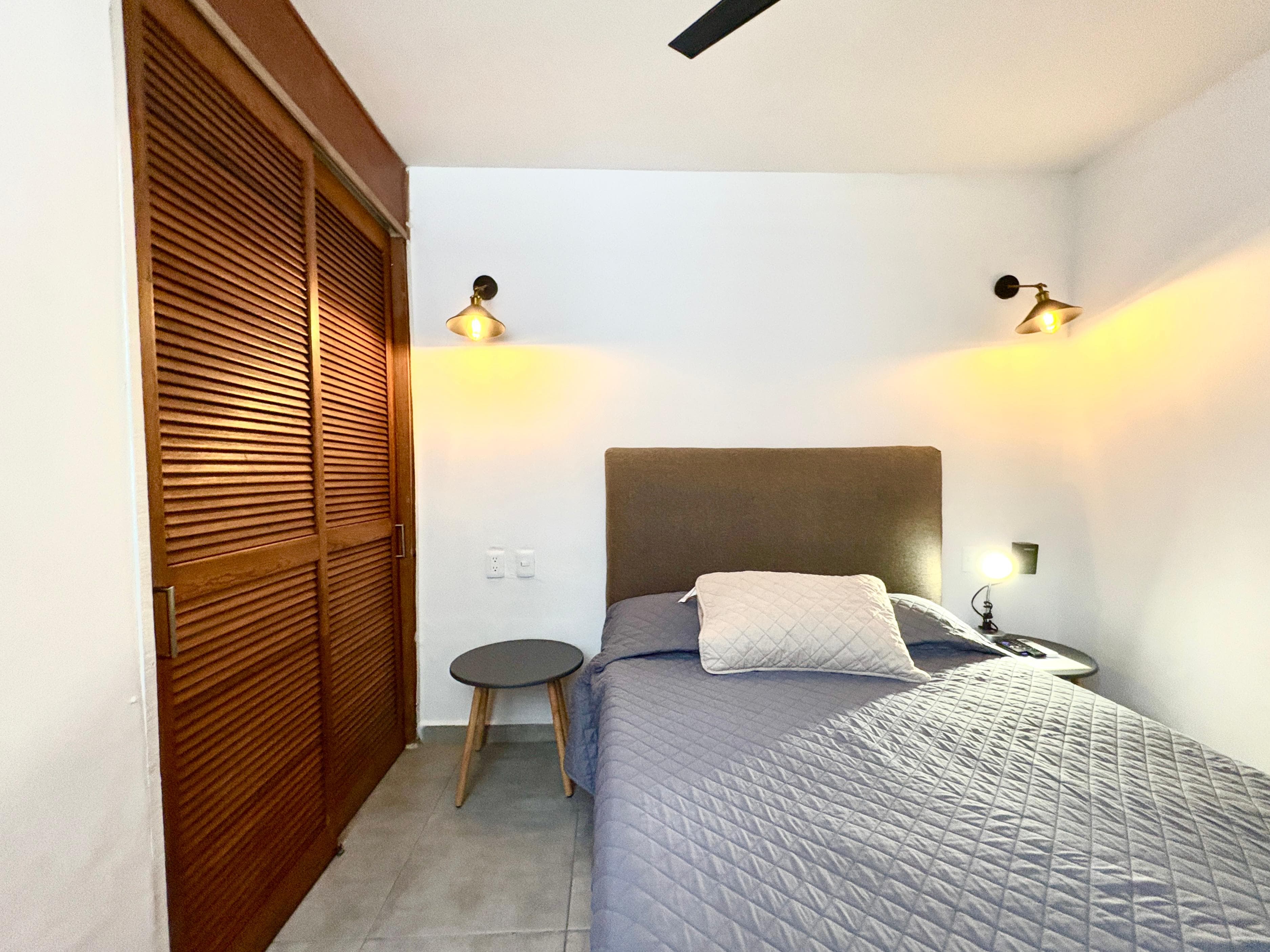 Bedroom at Versalles 828