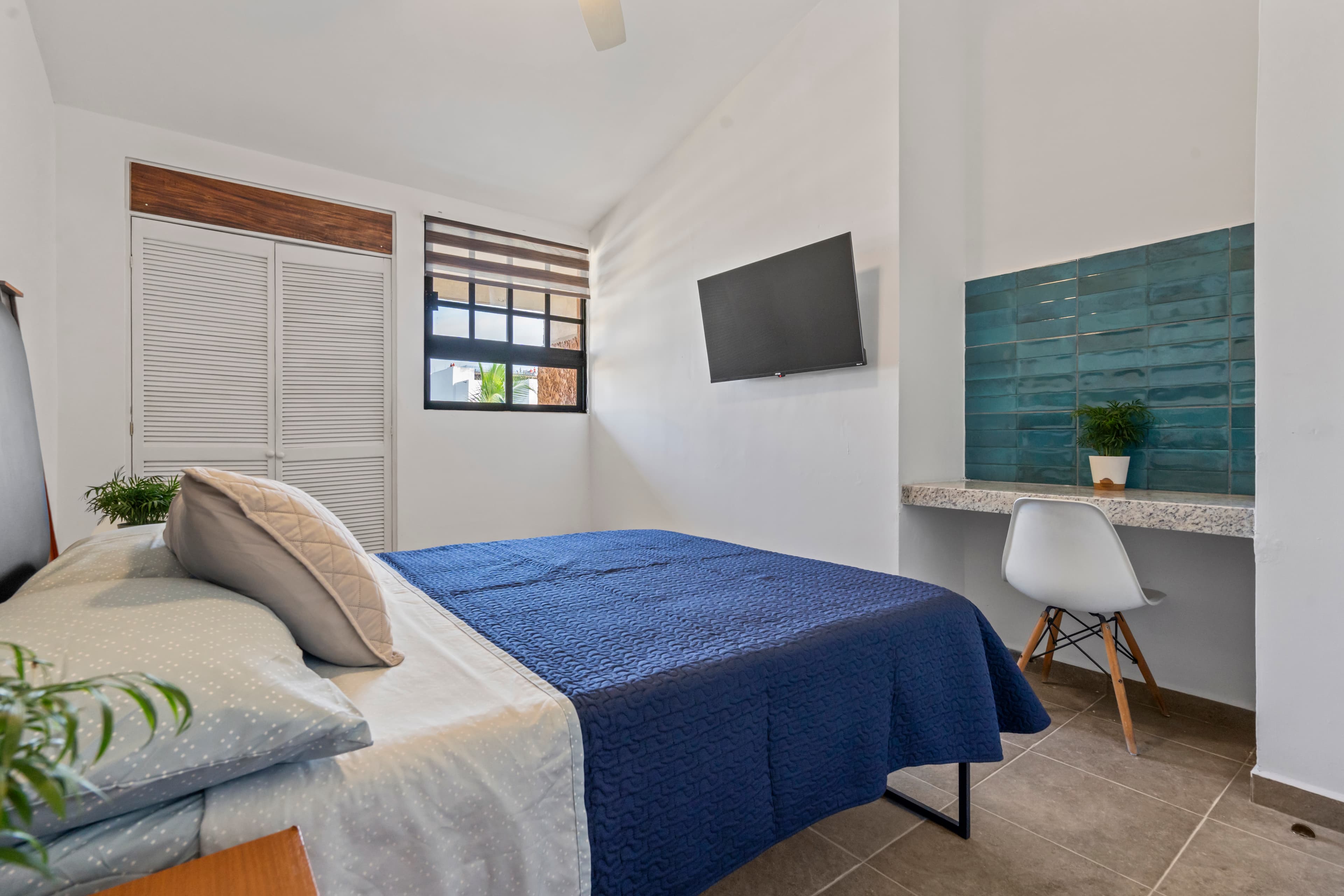 Workspace at Versalles 837